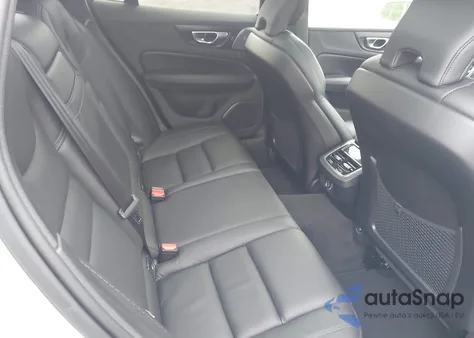 2020 Volvo V60 Cross Country T5 z USA, uszkodzony, nr VIN YV4102WKXL1030210